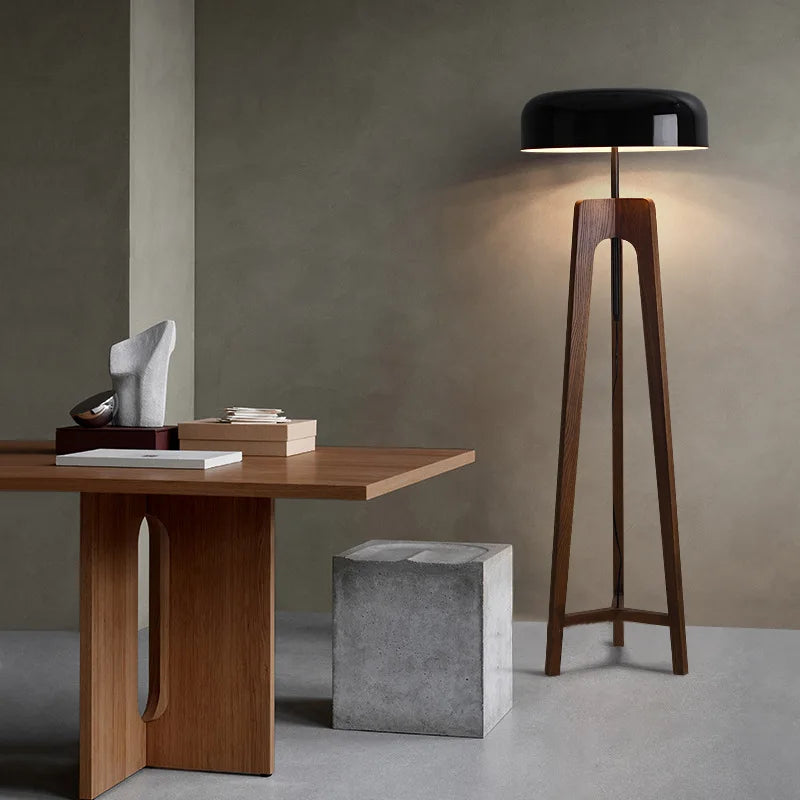 Pileo Porada – classic wooden floor lamp