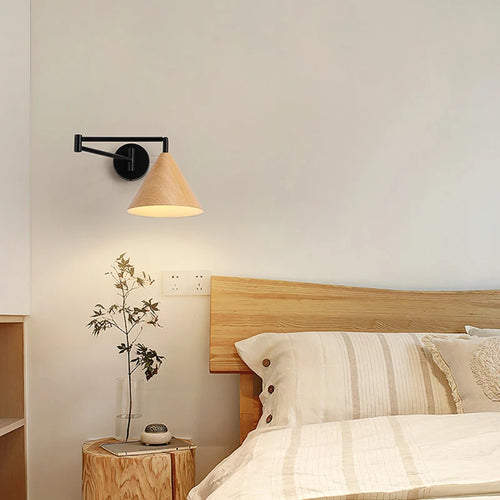 Rotating wooden wall light with adjustable swing arm - vue 4 sur 18