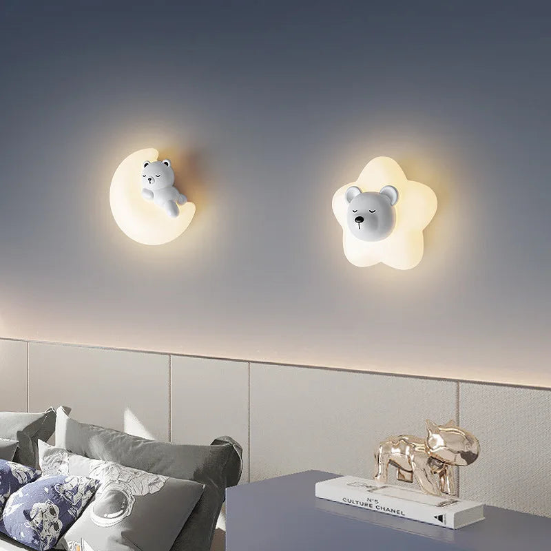Modern minimalist LED wall light with star, moon, bear and bunny - vue 3 sur 10