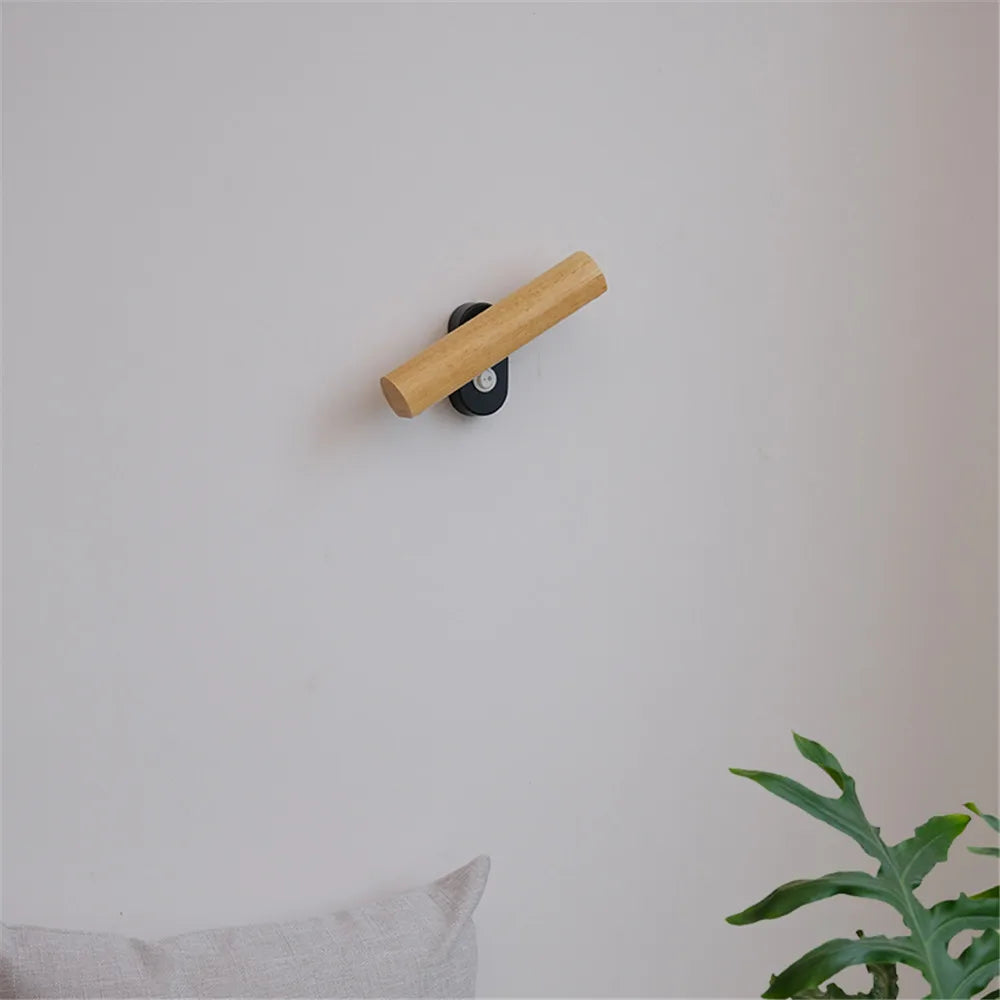 Nordic minimalist rotating wooden LED wall light - vue 4 sur 8