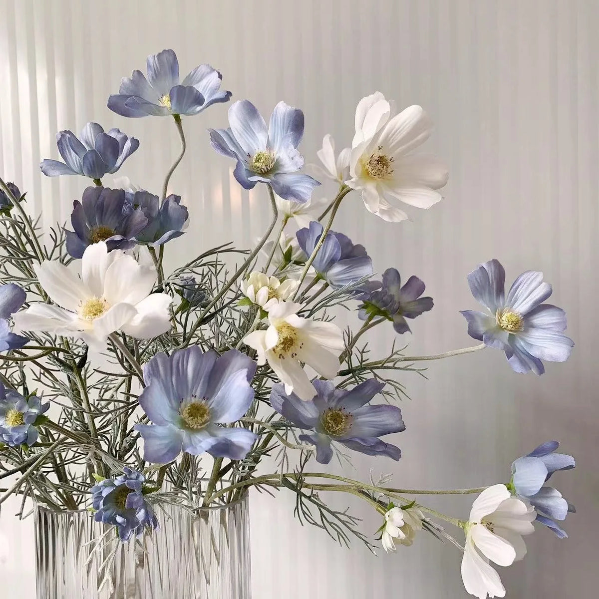 Artificial daisy flowers for wedding and table decorations