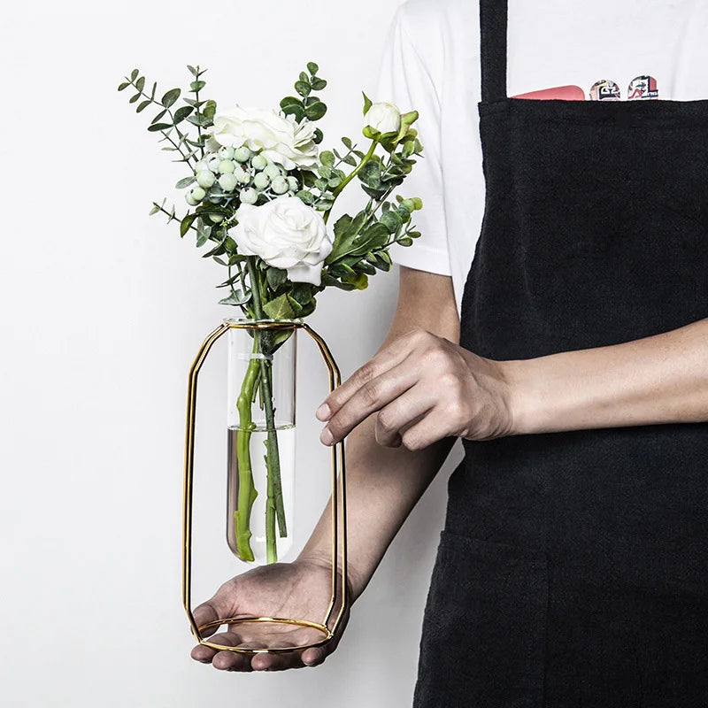 geometric wrought metal vase for modern decoration - vue 4 sur 8