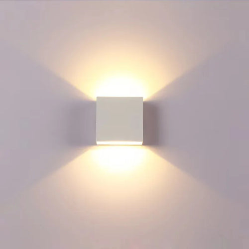 Modern LED wall light for elegant interior décor - vue 4 sur 16