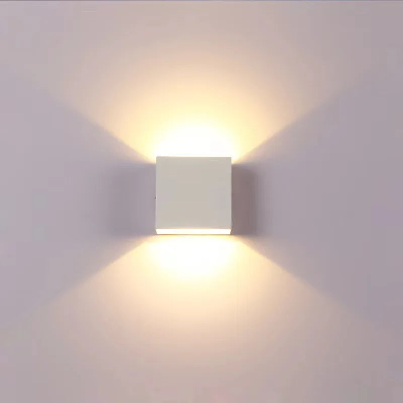Modern LED wall light for elegant interior décor - vue 4 sur 16
