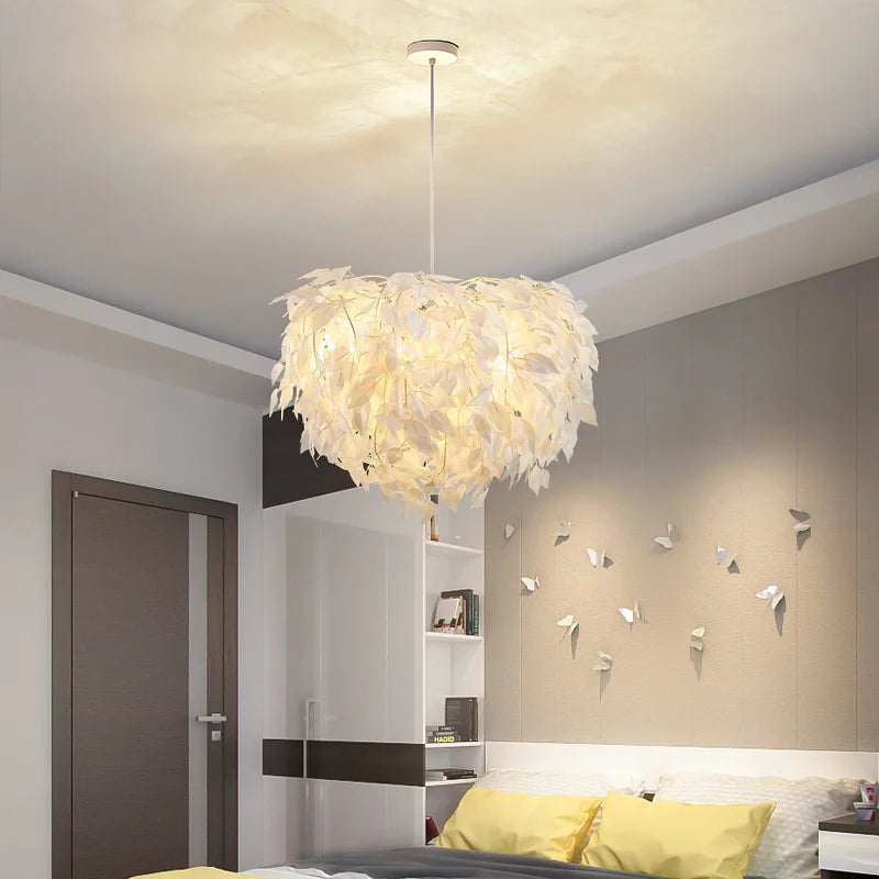Plastic leaf chandelier for a romantic and decorative atmosphere - vue 5 sur 8