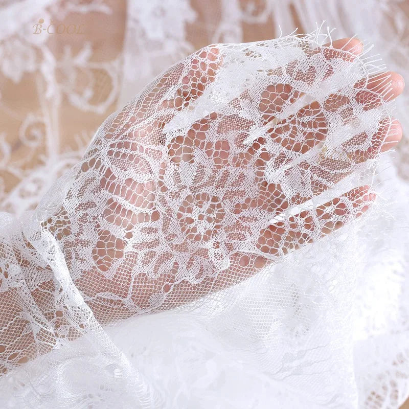 White floral lace table runner boho style - vue 6 sur 7