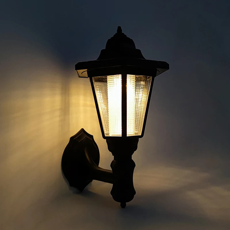 Retro solar wall light