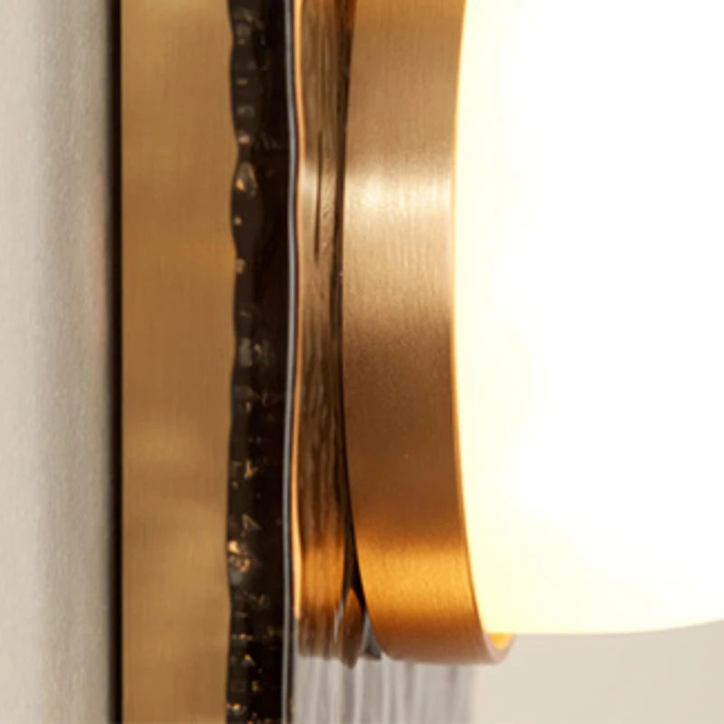 Minimalist rounded design wall light - vue 6 sur 9