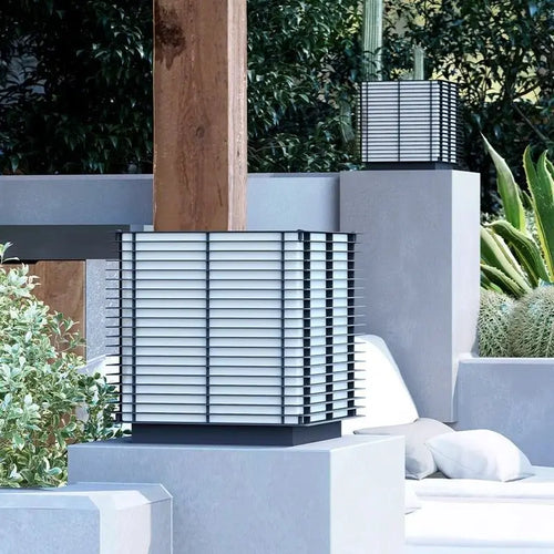 Modern solar lawn lamp for outdoor lighting - vue 7 sur 12