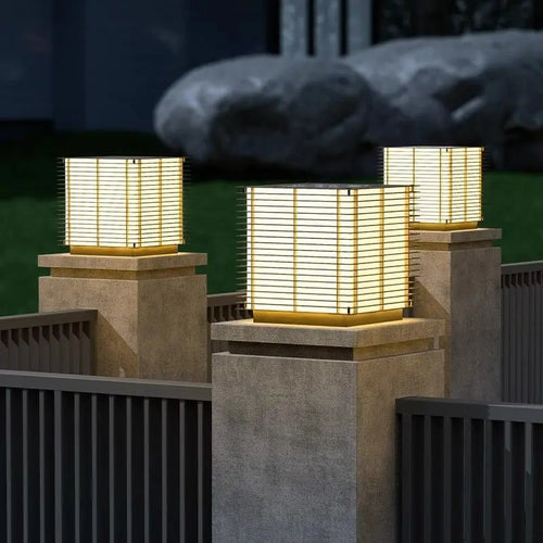 Modern solar lawn lamp for outdoor lighting - vue 6 sur 12