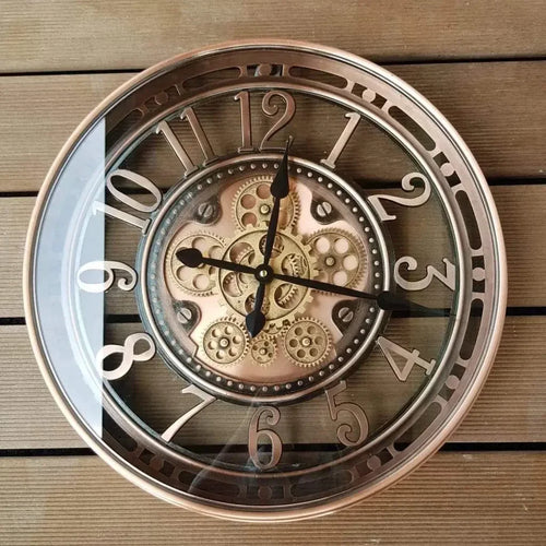 industrial metal wall clock with decorative moving gears - vue 13 sur 14