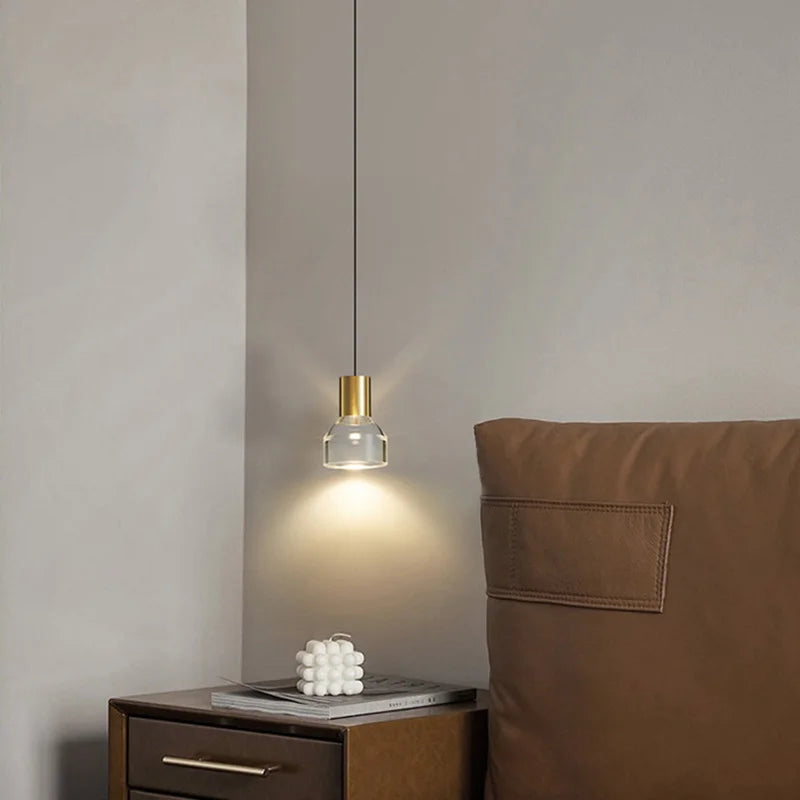Transparent acrylic pendant light with natural adjustable cord - vue 3 sur 11