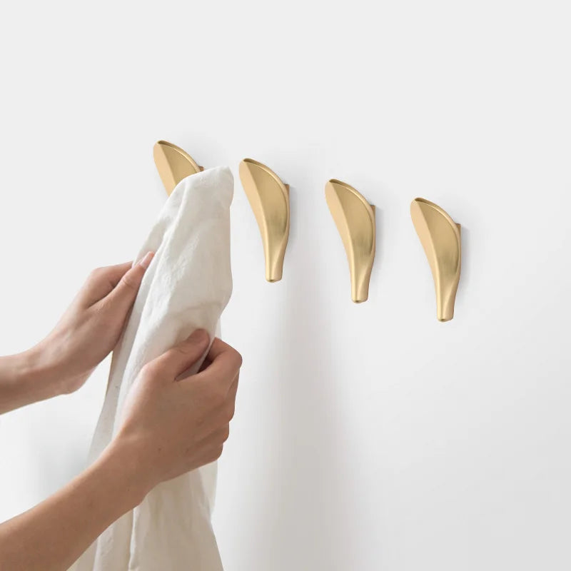 creative wall hook for storing kitchen and bathroom accessories - vue 4 sur 10