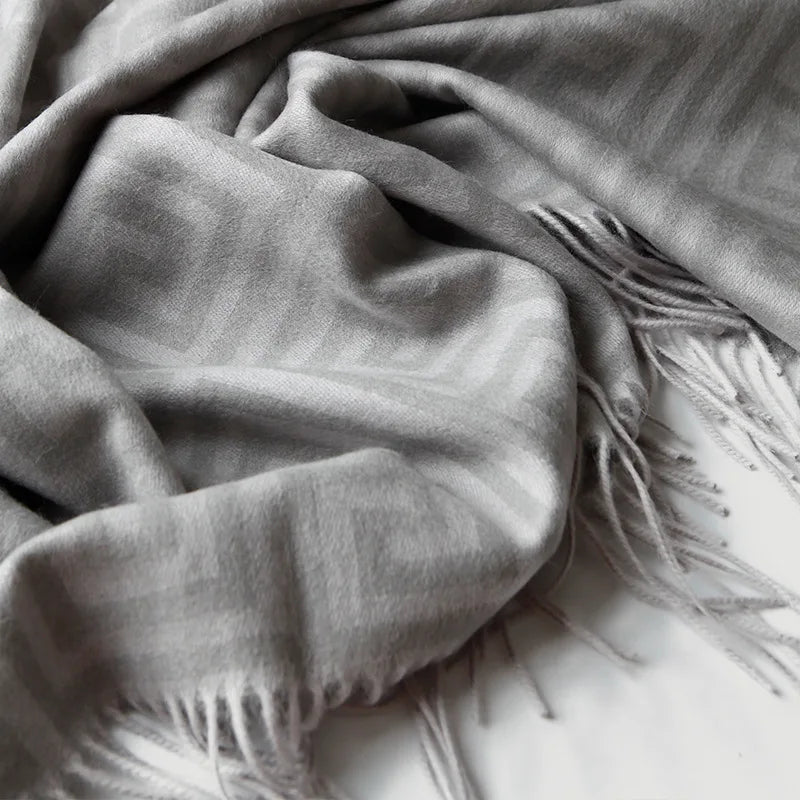 Jacquard wool throw with meander pattern, warm Chinese style - vue 3 sur 5