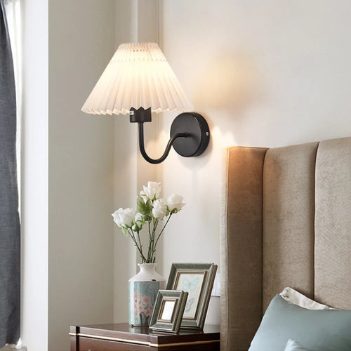 Retro pleated fabric wall light - vue 4 sur 12