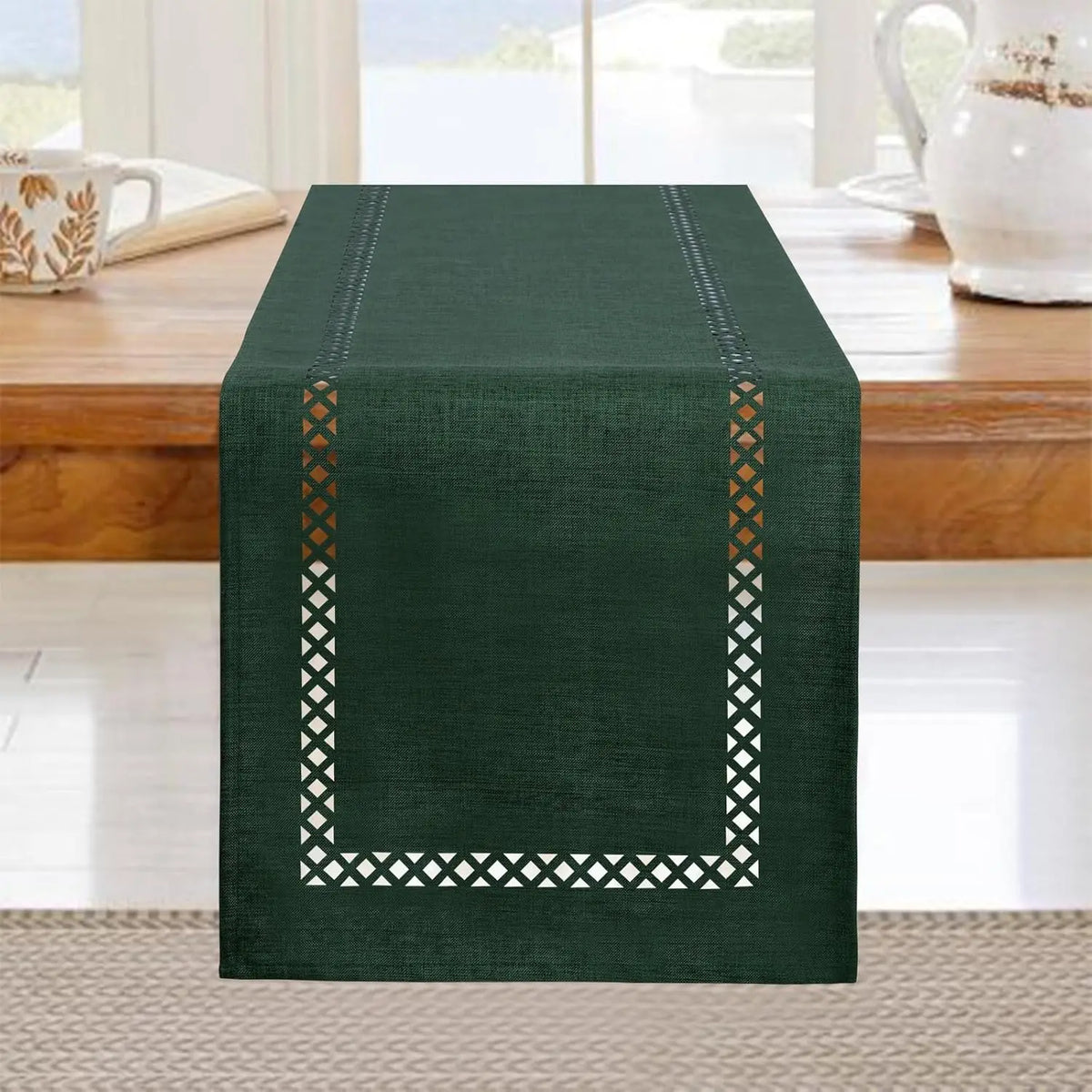 Modern openwork linen table runner for dining - vue 8 sur 13