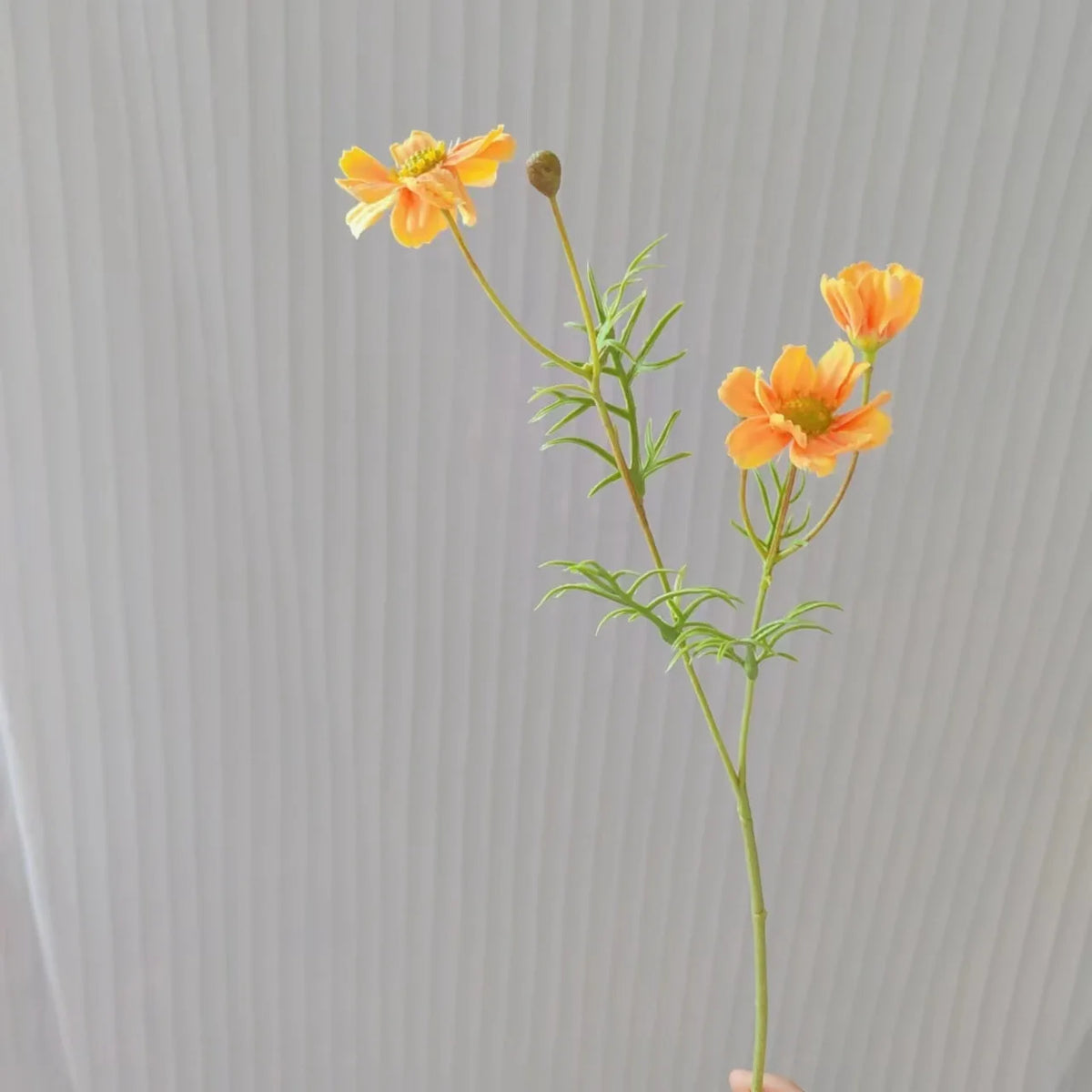 Realistic artificial daisy flowers for decoration and DIY