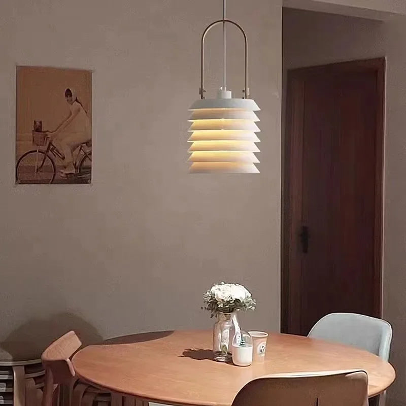 Elegant art deco pendant light for modern interiors - vue 4 sur 11