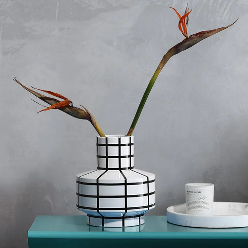 Black and White Striped Ceramic Vase, Flower Pot Decoration, Home and Living Room Decoration, Creative Geometric Striped Vase - vue 5 sur 18