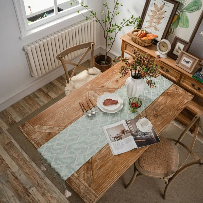 Beige and black geometric table runner with tassels - vue 3 sur 6