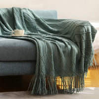 Soft knitted throw with pom poms for living room american style