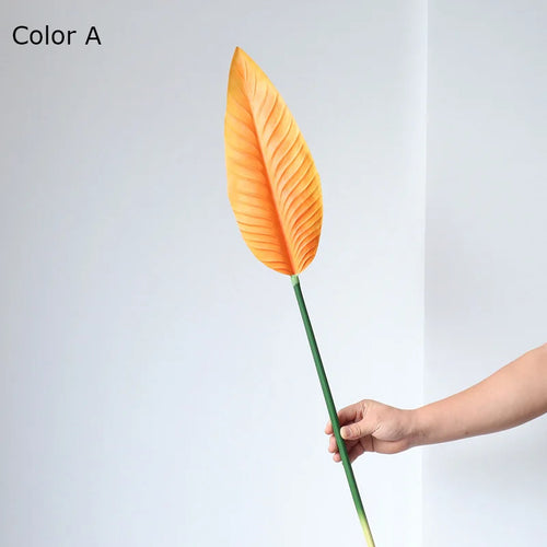 Tropical floral arrangement with decorative birds and bananas for weddings - vue 8 sur 8