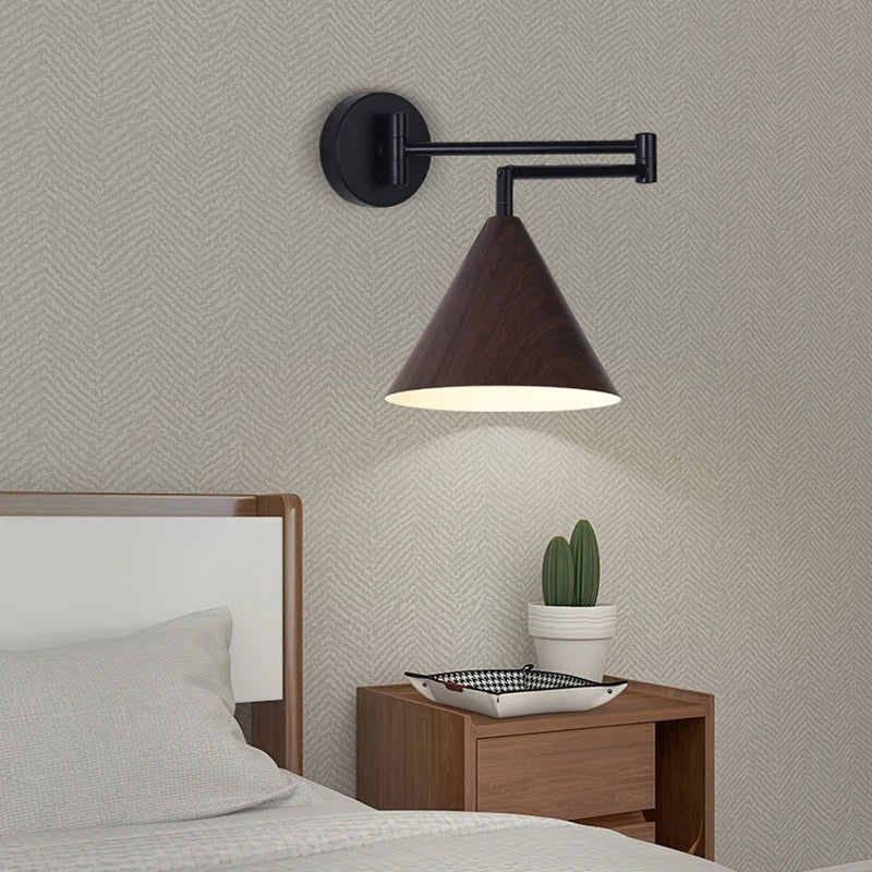 Rotating wooden wall light with adjustable swing arm - vue 6 sur 18