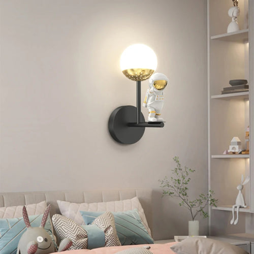 Astronaut and moon wall light for children's room - vue 2 sur 15