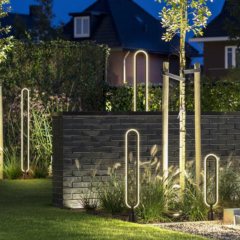 Minimalist round outdoor LED garden and pathway lamp - vue 6 sur 12