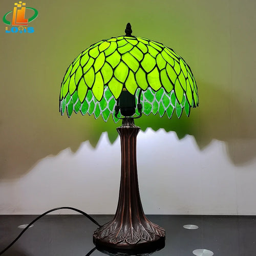 Tiffany style table lamp with decorative green leaves - vue 3 sur 6