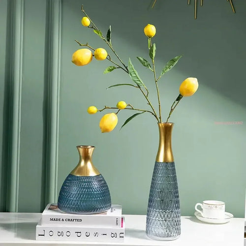 decorative glass vase for modern floral arrangements - vue 3 sur 16