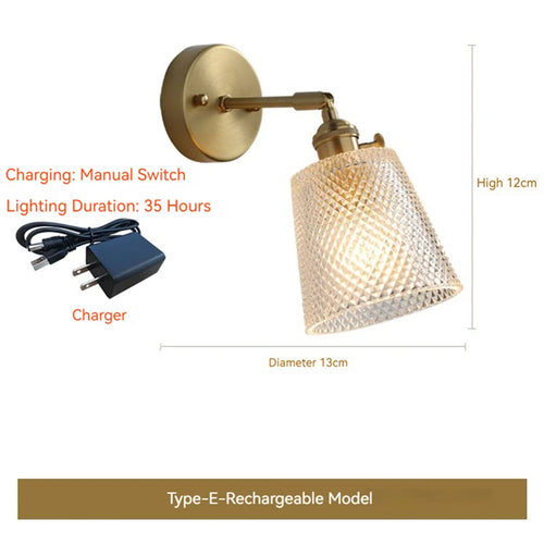 Scandinavian glass and brass LED wall light with battery switch - vue 13 sur 23