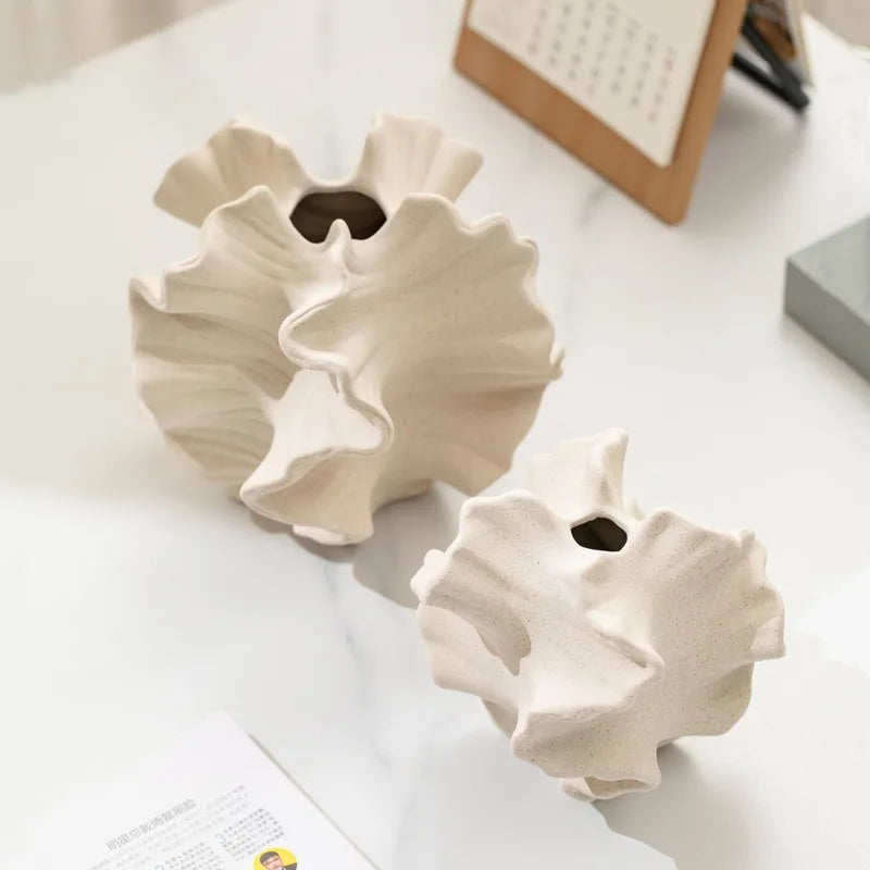ceramic vase with geometric patterns for floral decoration - vue 5 sur 8