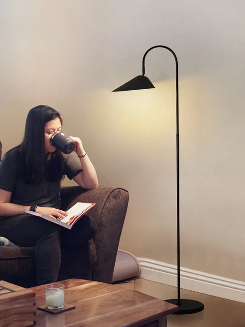 Cream style medieval floor lamp - vue 3 sur 5