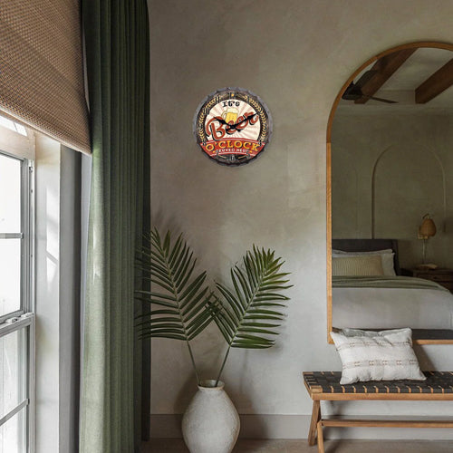 retro wooden wall clock with decorative bottle cap pattern - vue 5 sur 7