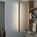 Minimalist cuboid LED wall light in aluminium with remote dimming