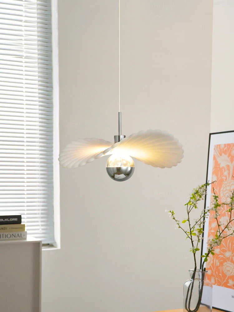 Modern minimalist resin pendant light for indoor and outdoor use - vue 6 sur 12