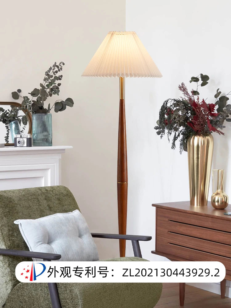 Modern walnut wood and fabric decorative floor lamp - vue 4 sur 17