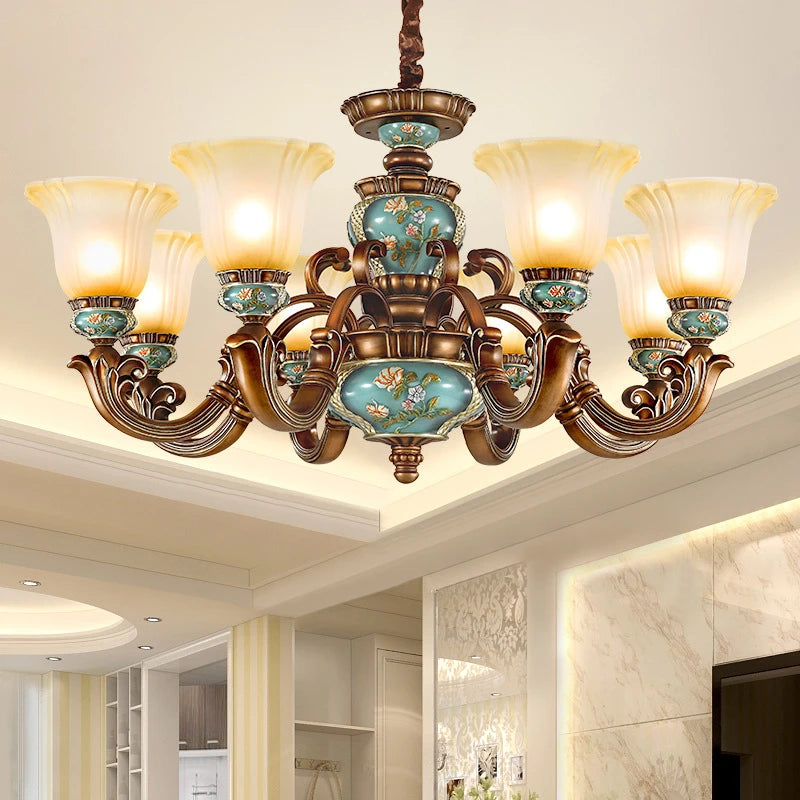 Vintage European glass and resin chandelier with sculpted flowers - vue 4 sur 18