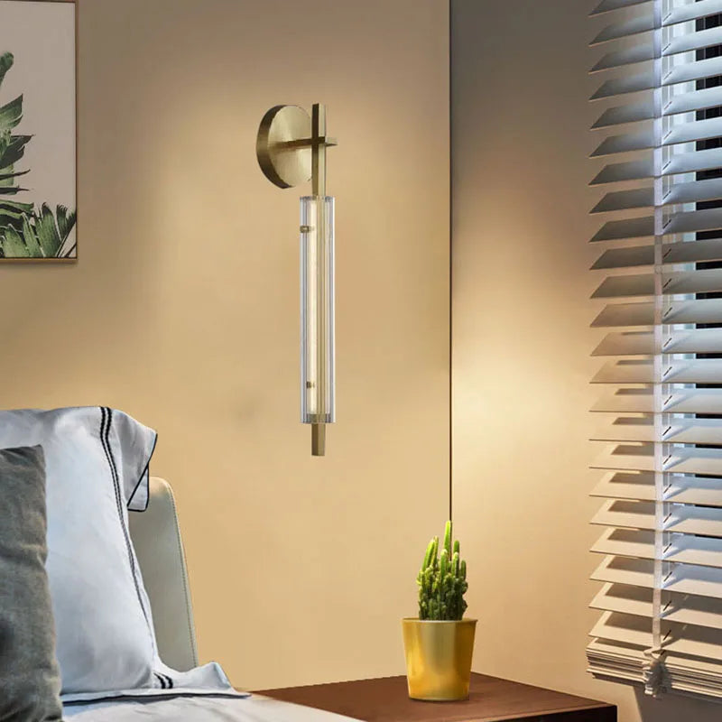 Minimalist brass wall light with clear glass and 3 brightness levels - vue 4 sur 10