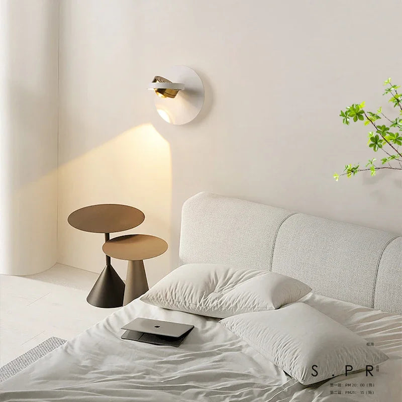 Modern rotatable LED wall light for indoor decoration - vue 4 sur 10
