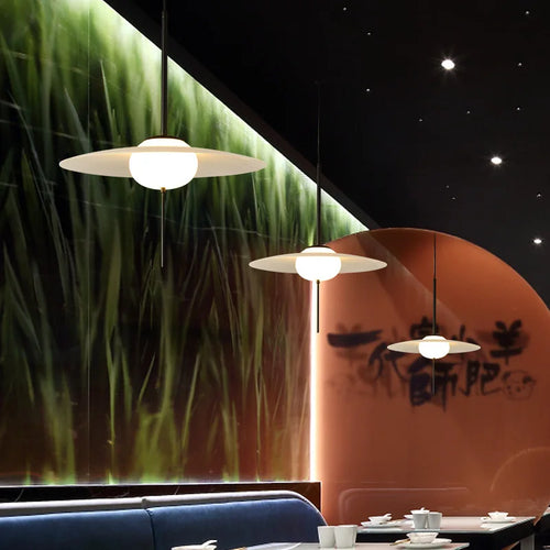 Nordic design flying saucer pendant light for cafés and bars - vue 6 sur 8