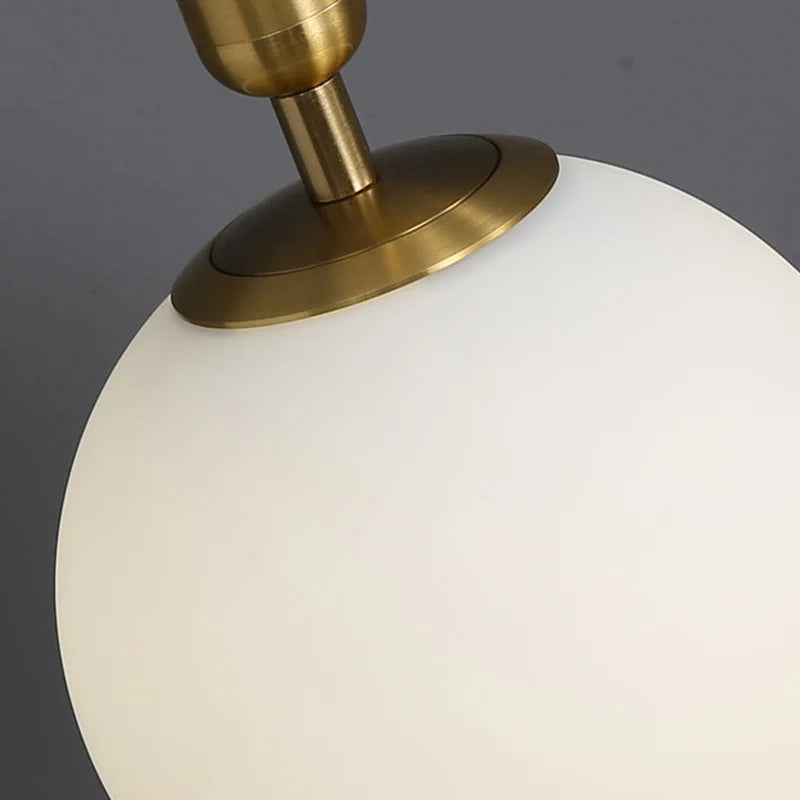 Modern glass pendant light with adjustable gold metal bulb - vue 5 sur 10