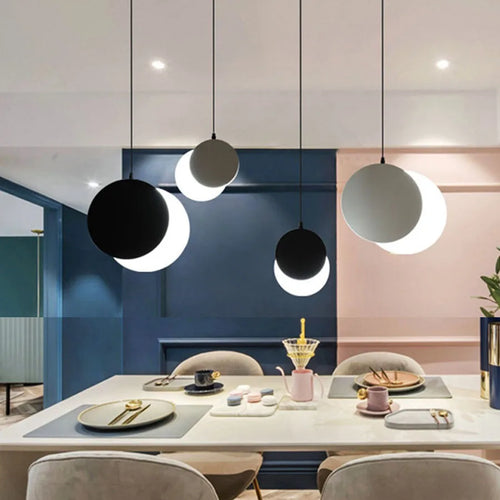 Modern decorative moon design pendant light for indoor use - vue 5 sur 10