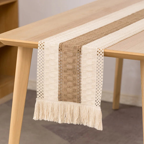 Embroidered cotton and linen table runner with country style - vue 2 sur 7