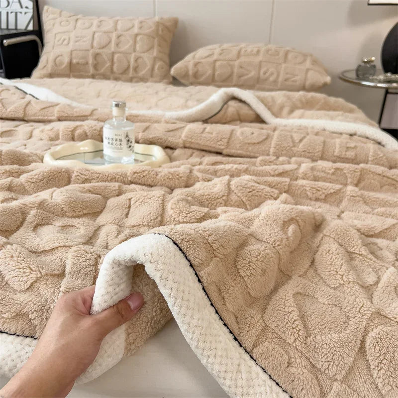 Thick polar fleece heart throw for sofa or bed - vue 5 sur 6