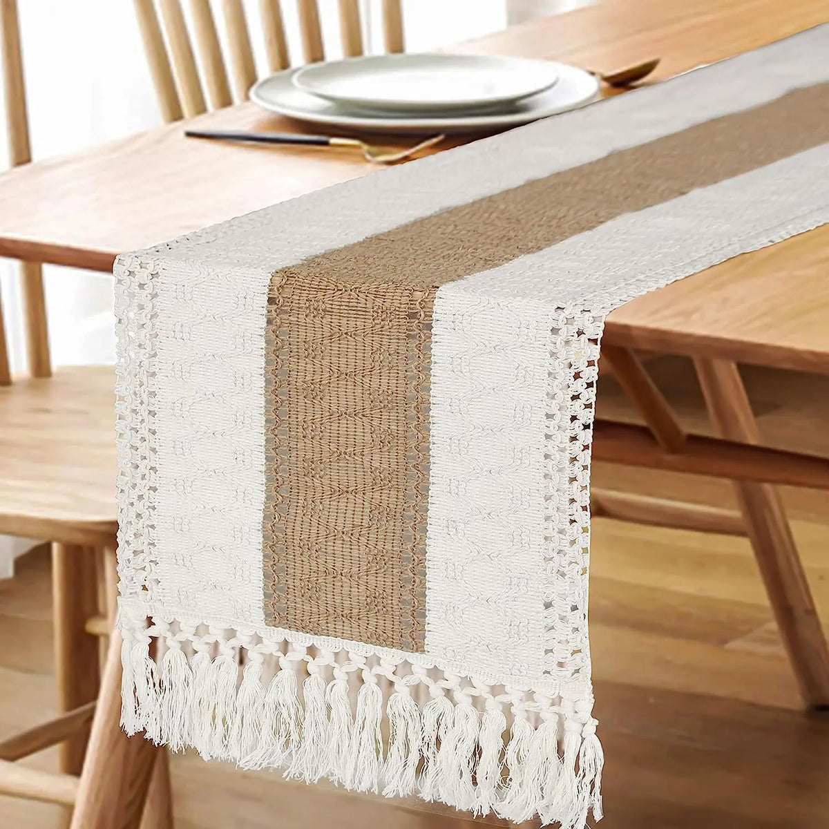 Boho beige geometric table runner with tassels - vue 2 sur 7