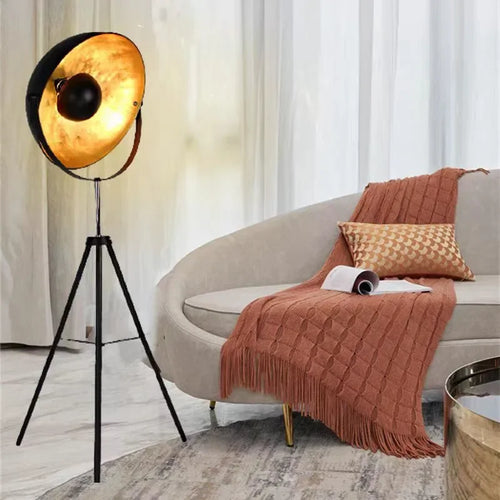 Adjustable industrial floor lamp with flexible tripod for modern interiors - vue 2 sur 8