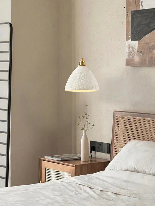 Handcrafted wabi-sabi pendant light for modern Japanese ambience - vue 5 sur 16