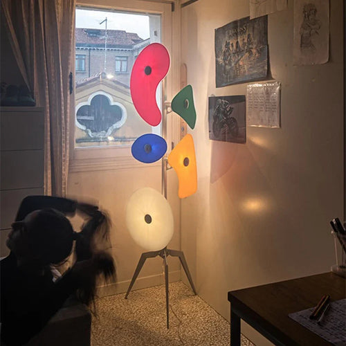 Modern designer acrylic floor lamp for interiors - vue 3 sur 8